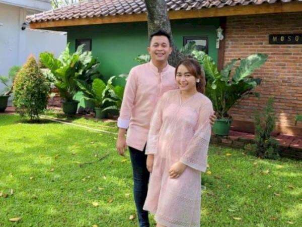 Syifa Adik Ayu Ting Ting Ternyata Lagi Hamil Muda, Manisnya Pakai Baju Muslim Umrah