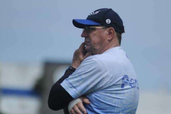 Pelatih Persib Robert Albert Dirawat di Batam, Mohon Doanya!