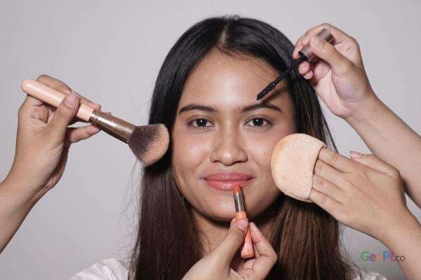 Begini Cara Tepat dan Urutan yang Benar Menggunakan Skincare