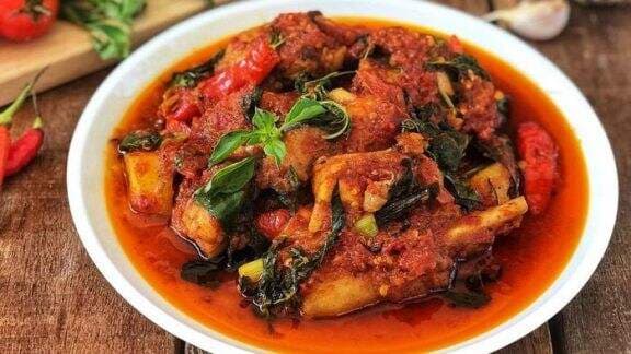 Resep Ayam Pedas Daun Jeruk, Siap Bikin Kamu Nggak Berhenti Makan!