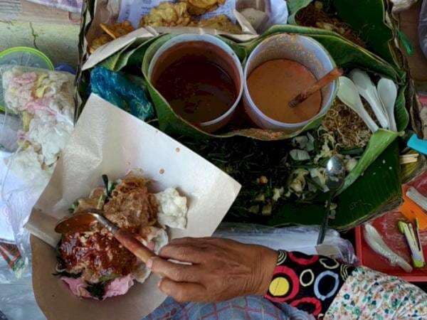 Bukan Cuma Madiun, Cirebon Juga Punya Nasi Pecel Tapi Sambalnya Bikin 'Beda'!