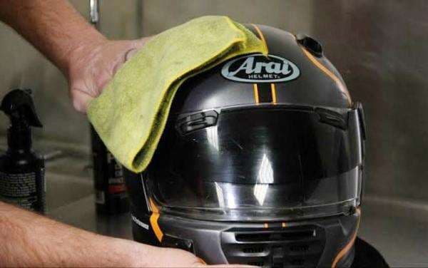 Biar Tetap Nyaman dan Nggak Bau, Helm Juga Perlu Dirawat