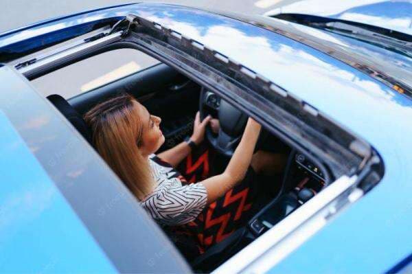 Sunroof, Moonroof dan Panorama Roof pada Atap Mobil, Apa Bedanya?