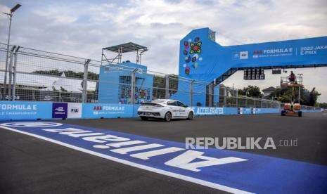 H-1, Jokowi dan Sandi Konfirmasi Menonton Formula E di Sirkuit Ancol
