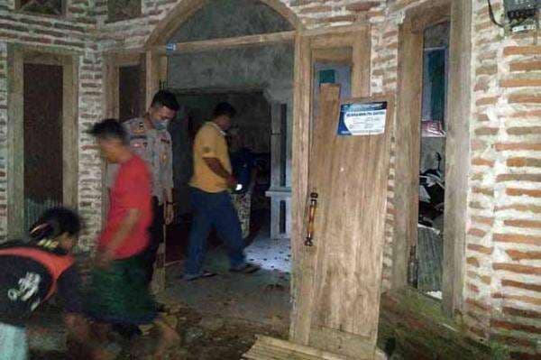 Dituduh Menyantet, Pak Mul dan Keluarga Dimassa, Rumah Dirusak Warga