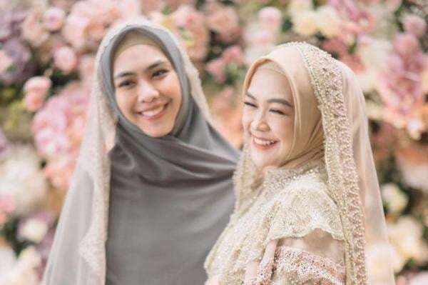 Digelar Tertutup, Ini Harapan Oki Setiana Dewi di Acara 7 Bulanan Kehamilan Ria Ricis Digelar Tertutup, Ini Harapan Oki Setiana Dewi di Acara 7 Bulanan Kehamilan Ria Ricis