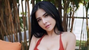 Potret Maria Vania Pakai Bra Merah Pamer Body Goals, Aura Seksinya Makin Membara!