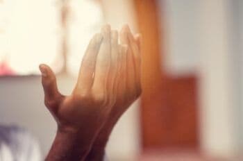 Doa Masuk Kamar Tidur: Teks Arab, Latin, Terjemahan Indonesia