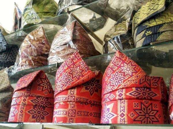 Tanjak, Mahkota Melayu yang Sempat Viral Usai Dikenakan Selebgram Keanu Agl Tanjak, Mahkota Melayu yang Sempat Viral Usai Dikenakan Selebgram Keanu Agl