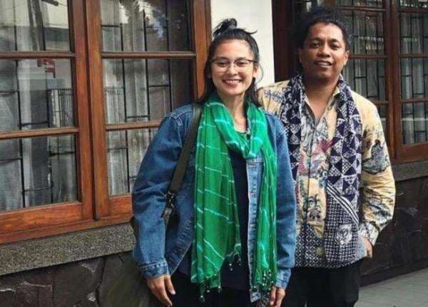 Ibu Indah Permatasari Ungkap Hampir Ceraikan Suami Gara-Gara Arie Kriting