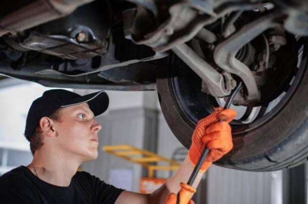 Ciri-ciri Cross Joint Mobil Rusak, Penting Buat Pemilik Kendaraan Penggerak Roda Belakang