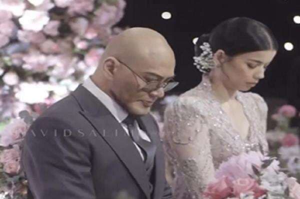 Kenakan Jas Abu-Abu dan Kemeja Putih, Deddy Corbuzier Fasih Ucapkan Janji Suci Pernikahan