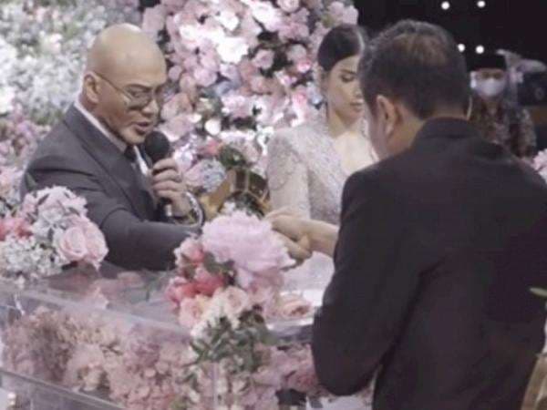 Deddy Corbuzier Resmi Lepas Status Duda Nikahi Sabrina Chairunnisa: Akhirnya Jadi Imam