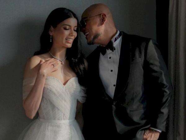 Potret Baju Pernikahan Deddy Corbuzier-Sabrina Chairunnisa Serba Lilac, Simpel tapi Mewah