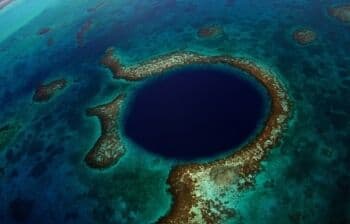 Mengenal Fenomena Atoll, Pulau Karang yang Berbentuk Cincin
