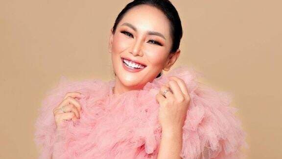 Seru Foto di Toko Karpet, Kalina Oktarani Gak Dapat Undangan Pernikahan Deddy-Sabrina?