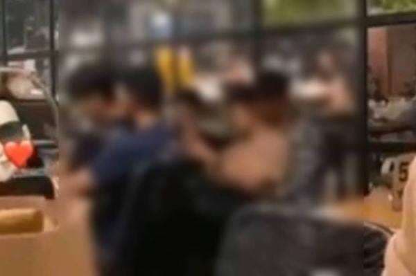 Pasangan LGBT yang Bermesraan di Kafe Wow Sudah 2 Kali Bikin Viral