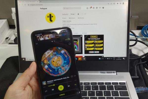 Unduh Single Lagu D’Masiv feat. Rayen Pono dan Regina Poetiray: Sahabat Jadi Kekasih di TREBEL