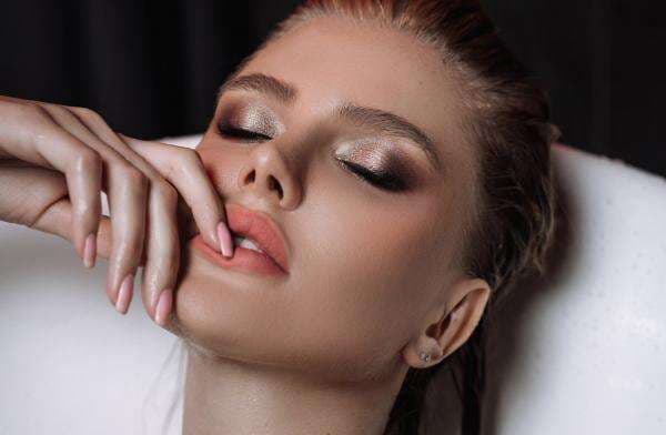 Trik Zoya Amirin Bikin Pria Wanita Makin Hot Berhubungan Ranjang