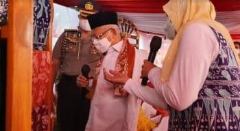 Borong Batik, Ma`ruf Amin Beli Motif Hujan Gerimis Khas Bogor