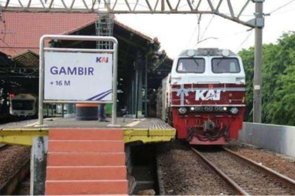 Menilik Sejarah Stasiun Gambir