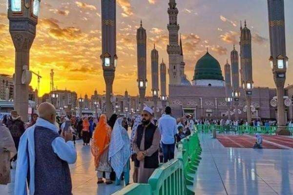 Doa Masuk dan Keluar Masjid Lengkap Arab dan Artinya