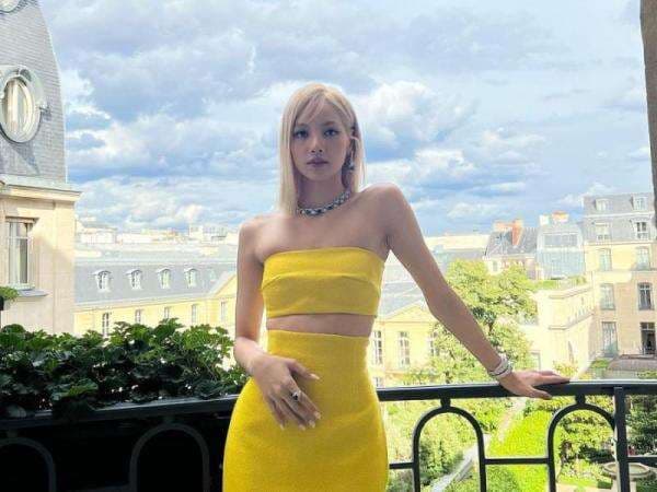 Lisa BLACKPINK Tampil Tanpa Poni, Cantik dengan Rambut Blonde