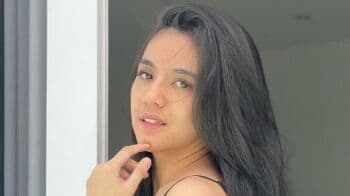 Lingerie Melorot, Gaya Seksi DJ Una Bikin Mata Pria Melotot!