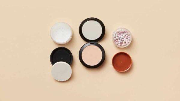 9 Rekomendasi Bedak Padat Terbaik Untuk Menyempurnakan Riasan