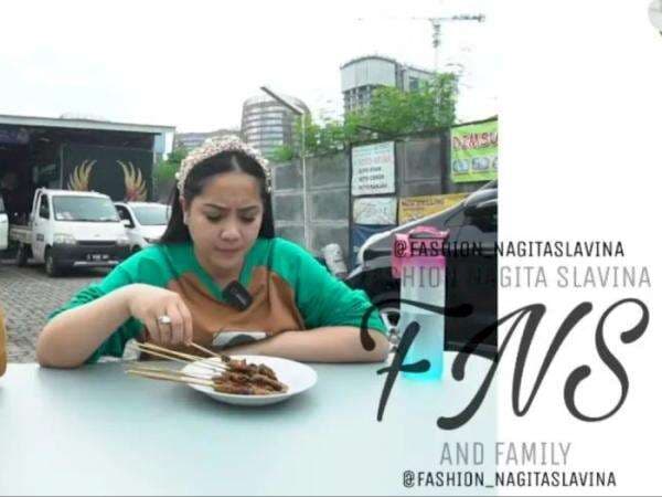 OMG! Nagita Slavina Makan Sate Pakai Bando Harga Jutaan, Kalau Patah Bisa Dilem?