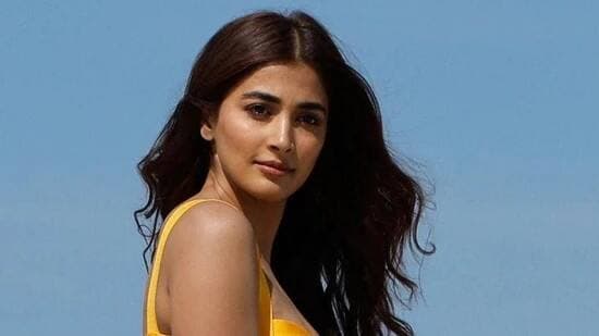 Pooja Hegde Keluhkan Pelayanan Salah Satu Perusahaan Penerbangan di Twitter