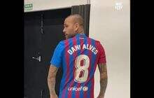 Jadi Pilihan Keempat di Posisi Bek Kanan, Dani Alves Bakal Tinggalkan Barcelona