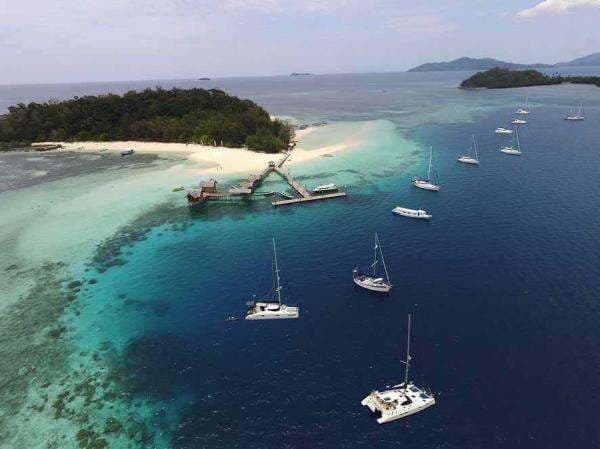Pulau Bogisa, Serpihan Kayangan yang Jatuh di Laut Pulau Bogisa, Serpihan Kayangan yang Jatuh di Laut