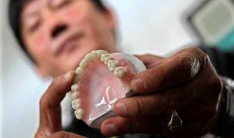 PTGMI: Ahli Gigi Nonterapis Cuma Boleh Pasang Gigi Palsu tidak Permanen