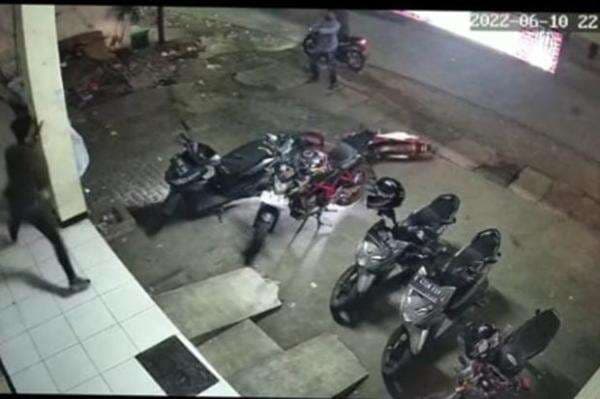 Dipergoki Korban, Maling Motor Umbar Tembakan di Cikarang