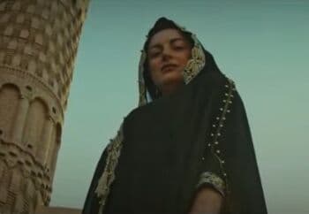 Berasal dari Keluarga Anti-Islam, Bule Cantik Ini Jadi Mualaf Setelah Kagumi Gerakan Sholat