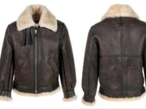 Jaket Leon di Resident Evil 4 Remake Ternyata Ada Wujud Aslinya