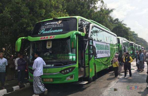 2 CJH Termuda Asal Malang Berangkat, Usianya Masih 20 Tahun