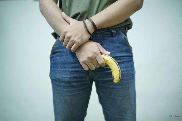 3 Efek Samping Serius Mengoleskan Minyak Lintah ke Organ Pria