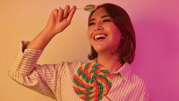 Viral Video Penampilan Amanda Manopo Cuek Makan di Warteg, Cara Duduk Jadi Bahan Omongan, Astaga!