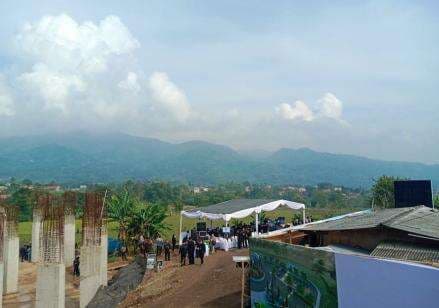 Ini Pemandangan Makam Eril, Menghadap Gunung-Sawah dan Ada Sungai Kecil