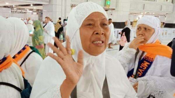 Tangis Dua Jemaah Haji asal Pati Pecah usai Pertama Kali Lihat Kakbah secara Langsung