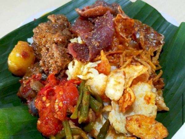 Waduh! Usai Nasi Padang, Kini Muncul Nasi Gurih Aceh dengan Lauk Dendeng Babi