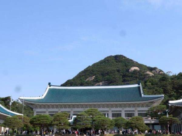 Setelah 74 Tahun Blue House Akhirnya Dibuka untuk Umum, Pengunjung Sampai Antri dari Pagi