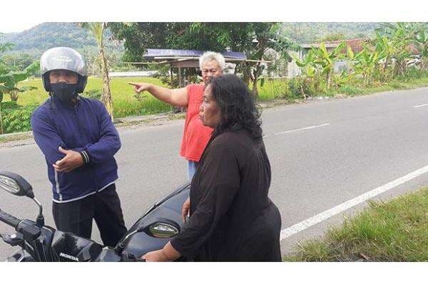 Ngeri, Nenek Ini Dipukul Helemnya hingga Pecah saat Bermotor Sendirian