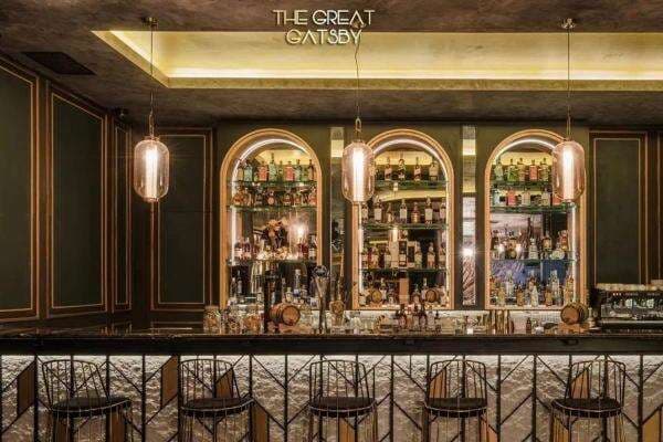 Minum Cocktail dan Dengar Musik DJ di The Great Gatsby Lounge