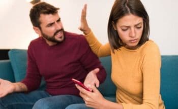 Punya Ego Sangat Tinggi, 4 Zodiak Ini Paling Gengsi Buat Minta Maaf!