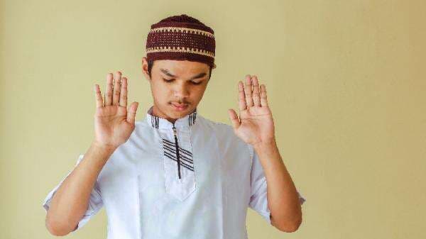 Tata Cara Shalat Duduk untuk Laki-Laki dan Perempuan, Boleh untuk yang Sakit dan Tidak Mampu Berdiri
