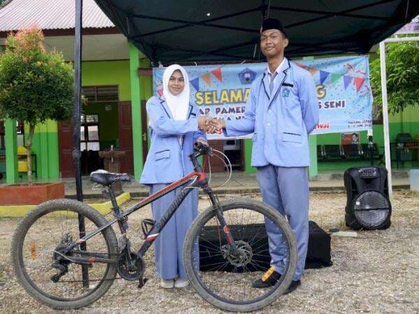 Viral! Siswa SMA Suaranya Mirip Jokowi, Ternyata Anak Sopir yang Bermimpi Menjadi Presiden