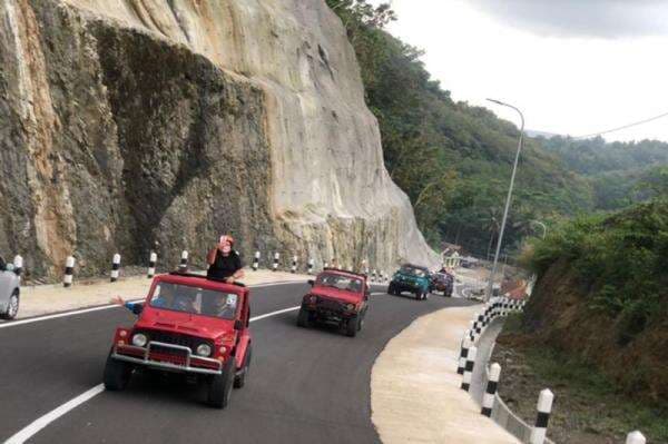 Wisata ke Kalibiru Kulon Progo Pakai Jeep Adventure, Seru Abis!